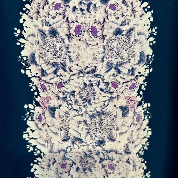 Max Studio Navy and Lavender Floral Tunic Top Medium - Picture 3 of 5